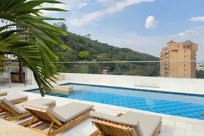 Image de Modern, Bright, Quiet Apartment in Granada: A/C, Pool, Desk & Balcony