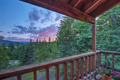 Image de Home with Mountain and Forest Views, and Sauna!