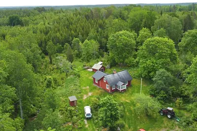 Image de Vacation home in a secluded location in Småland - Hus Hällemåla in the middle of the forest