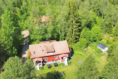 Image de Skogstjärna - Holiday apartment in the forest with sauna & hot tub in Värmland