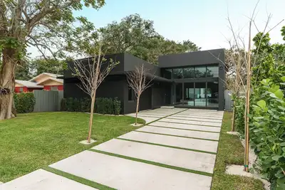 Image de 20% Off New Luxe Art-Inspired Home in Miami w/Pool