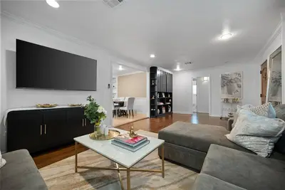 Image de Next to Tcu! Spacious 3 bedroom 2 Baths. Updated.