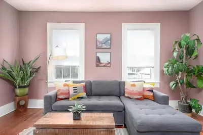 Image de Cannon St Retreat | 2 Flats + Patio + Free Parking