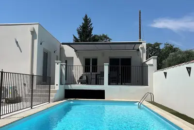 Image de Gîte en Provence avec piscine proche Avignon