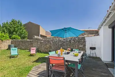Image de Maison avec une dépendance dans le jardin pour 6
