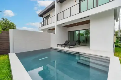 Image de New Favorite Lux Home, Pool, Rooftop Bbq, King Bed, Near Coral Gables & Brickell