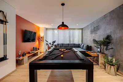 Image de Luxury 3br Apt with Ac and private Pool table