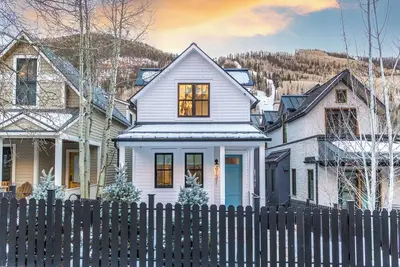 Image de Top Camp - Steps to slopes, shopping, restaurants, & galleries.