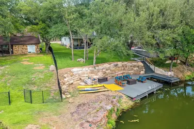 Image de Lake Lbj Compound – Two Homes Side-by-Side | Sleeps 25+ | Pool, Hot Tub | Great
