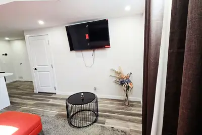 Image de Exquisite Guest Suite in Calgary