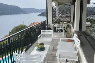 Image de Penthouse with Stunning Lake View