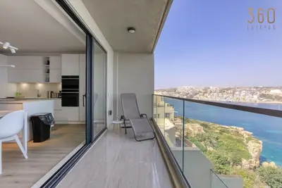 Image de Designer 2br home with Stunning views in St Pauls
