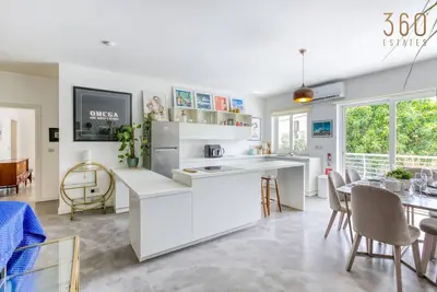 Image de Designer 1br home with private balcony in Gharghur