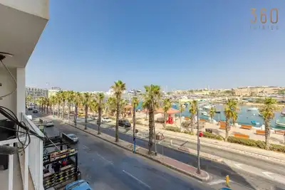 Image de A beautiful 2br seafront home with private terrace