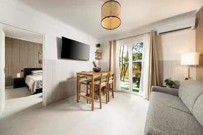 Image de 1 chambre + Salon Bord de Mer avec Jardin