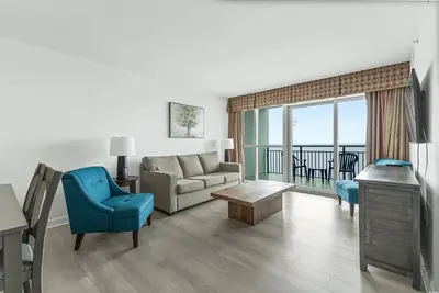 Image de 2br Oceanfront, 16th Floor, Bay View Resort, Pools, Downtown Myrtle Beach