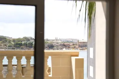 Image de Sliema central 2br Apt with balcony & sea views