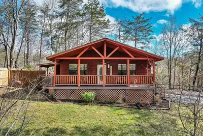 Image de Little Bears Cabin: Hot Tub, Fireplace & Grill!