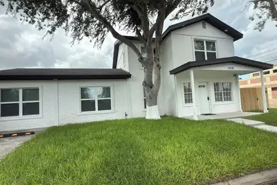 Image de New Listing! \n4 Bedrooms/3. 5 Bathrooms