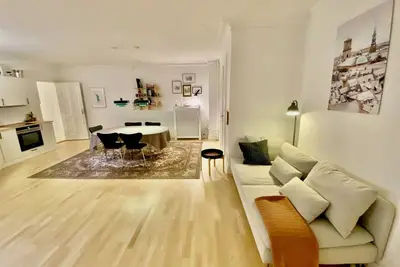Image de Very Central Location. Home away from home. Cosy large city center apartment