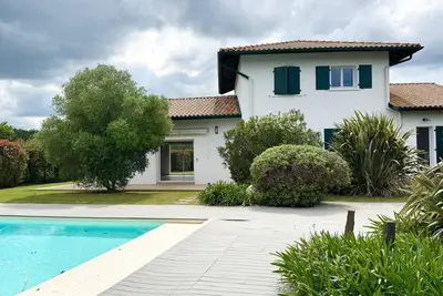 Image de Maison Familiale Piscine Pool House Entre Mer Et Montagne