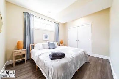 Image de Cozy Haven Suite | KingBed | Wifi | Sleeps 4!