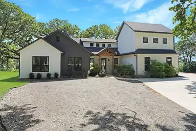 Image de Spacious 5-bedroom Lakehouse on Cedar Creek Reservoir. Sleeps 17 comfortably.