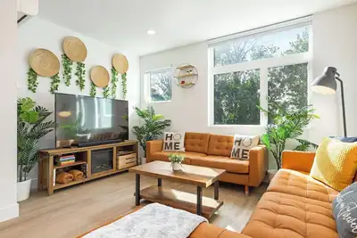 Image de Designer 3b3b in Capitol Hill Pet Friendly