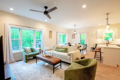 Image de Lake Access ~ New Build Retreat ~ Explore & Unwind