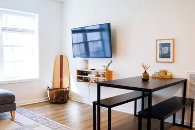 Image de Low Tide: Surf Apt, Clean & Cozy, Walk to Beach, Lake & Park
