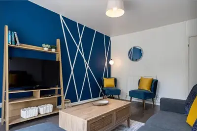 Image de Fully kitted, 13mins walk to city centre, free parking, private garden/seating