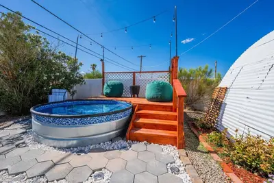 Image de Pool, Deck, Fire-Pit - 5 min to UofA and Downtown
