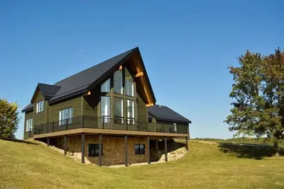 Image de White Pines Lodge-360° views, spacious, serene, spa-like master en suite