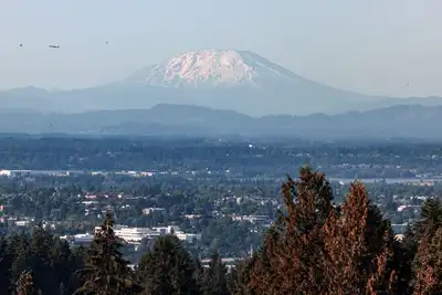 Image de Cozy 3-bed house with Mt. St. Helens View in Sw Hills Portland