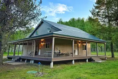 Image de Secluded family cabin with incredible porch in Island Park near Yellowstone.