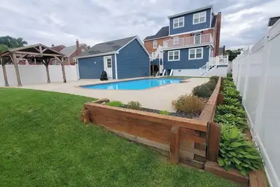 Image de Spacious 4-bedroom townhome with great backyard and Pool in charming Parkville