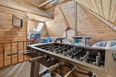 Image de FLXFarms-7Bd-6Ba-HotTub-Firepit-Arcade-PetFriendly