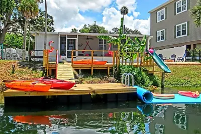 Image de Fun-Filled Flamingo Getaway | Kayaks, Water Slide, Patio & Fully Fenced Waterfront Yard