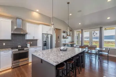Image de Get away from it all at Smith Cove. A 4 bedroom oasis overlooking Banks Lake