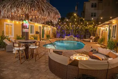 Image de King Bed-Step to Madeira Beach-Heated Pool-Private