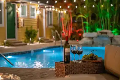 Image de King Bed-Step to Madeira Beach-Heated Pool-Private