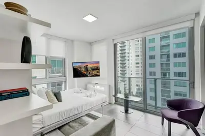 Image de Luxury Downtown Condo w/ Pool, Gym, City Views