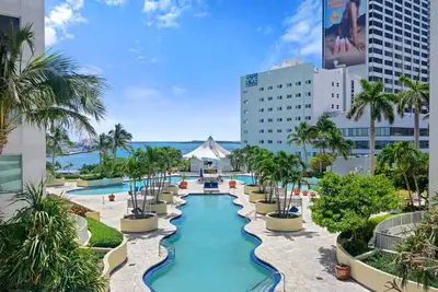 Image de Modern Loft Across from Bayside