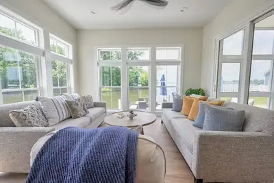 Image de Joyful Haven at Buckeye Lake Walk to Winery + Beach Sleeps 14