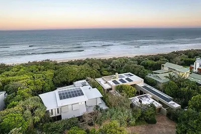 Image de Absolute Beach front home in sunshine beach
