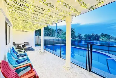 Image de Charming Villa with Pool and Lake View