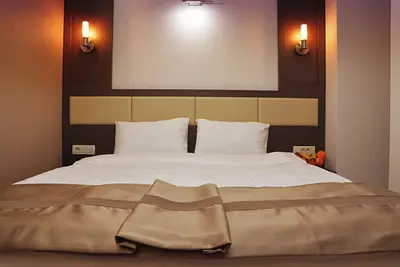 Image de Explore Stone Bridge by Day, Unwind in a Quiet Room with Free Breakfast