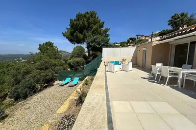 Image de Mazet climatisé pour 4 personnes, avec piscine collective à La Londe-Les-Maures