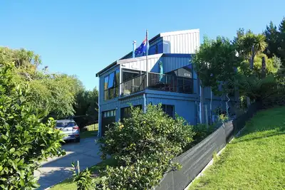 Image de Classic Kiwi Beach Bach – 4 Bedrooms of Laid-Back Charm