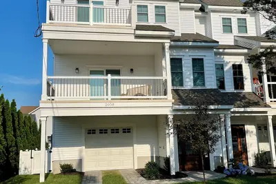 Image de 4-bedroom home in beautiful Cape May with a pool!